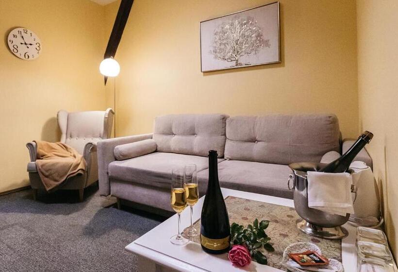 اتاق دوبلکس, Jaunmoku Palace Complex