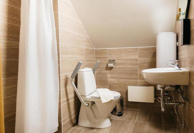 اتاق استاندارد سه نفره, Jaunmoku Palace Complex