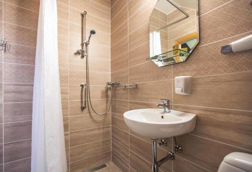 اتاق اکونومی, Jaunmoku Palace Complex