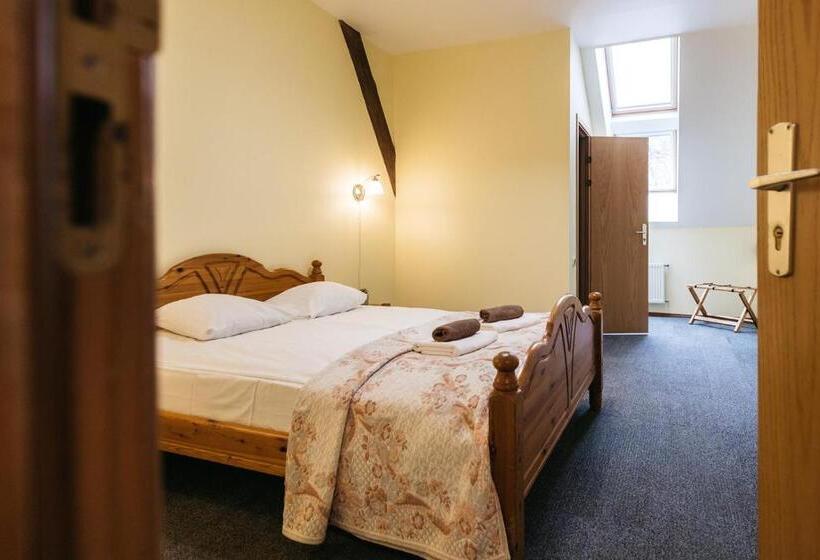 اتاق اکونومی, Jaunmoku Palace Complex