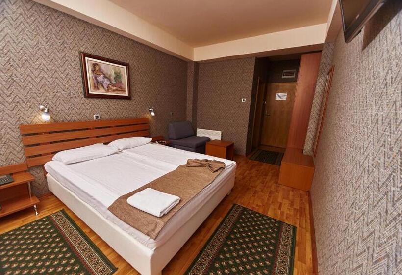 اتاق اکونومی, Leonardo