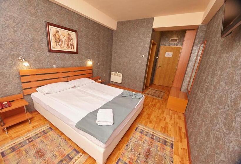 اتاق اکونومی, Leonardo