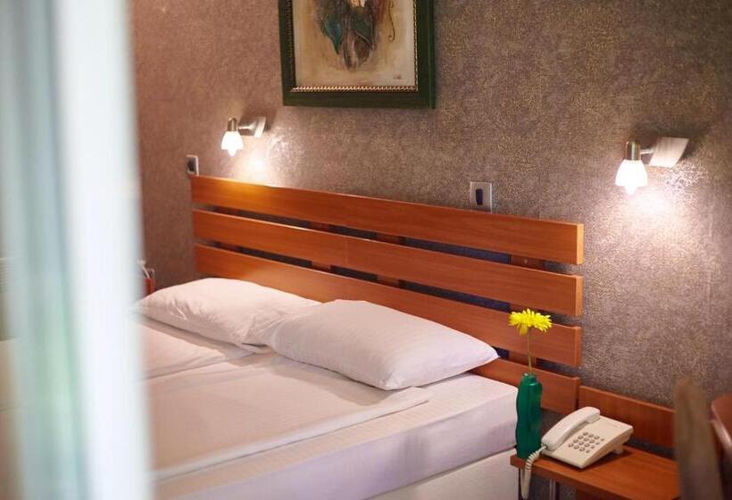 اتاق اکونومی, Leonardo