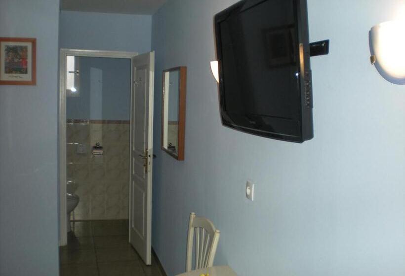 غرفة قياسية رباعية, Les Augustines