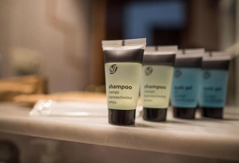 标准单人间, Morales