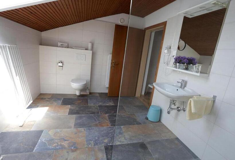 شقة غرفتين, Pesentheinerhof