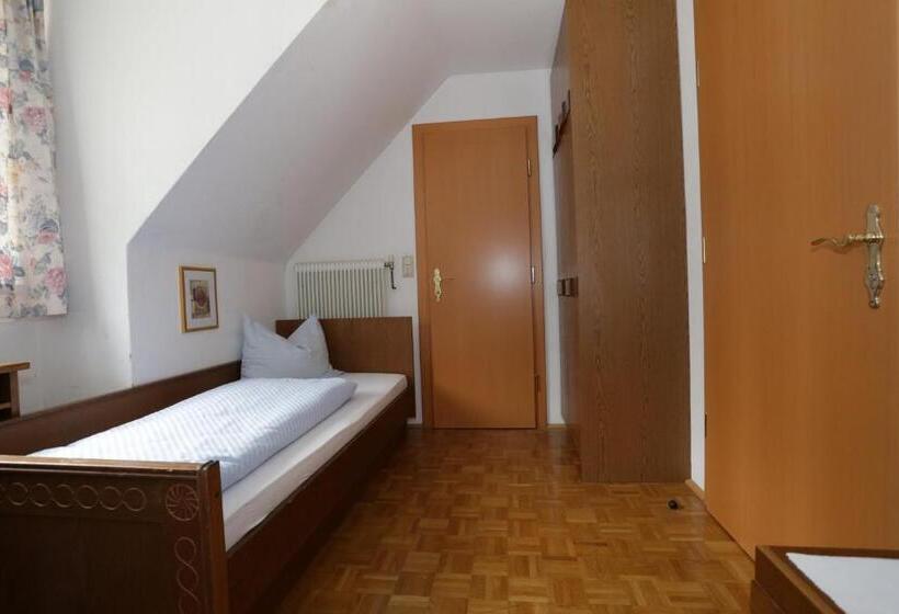 غرفة قياسية فردية, Pesentheinerhof