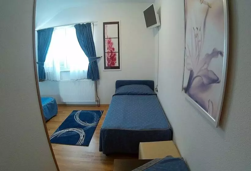 バルコニー付きスタンダードトリプルルーム, Plitvice Pension Perisic