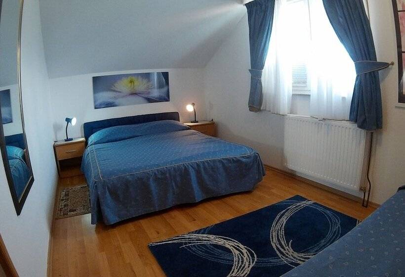 חדר סטנדרט לשלושה עם מרפסת, Plitvice Pension Perisic