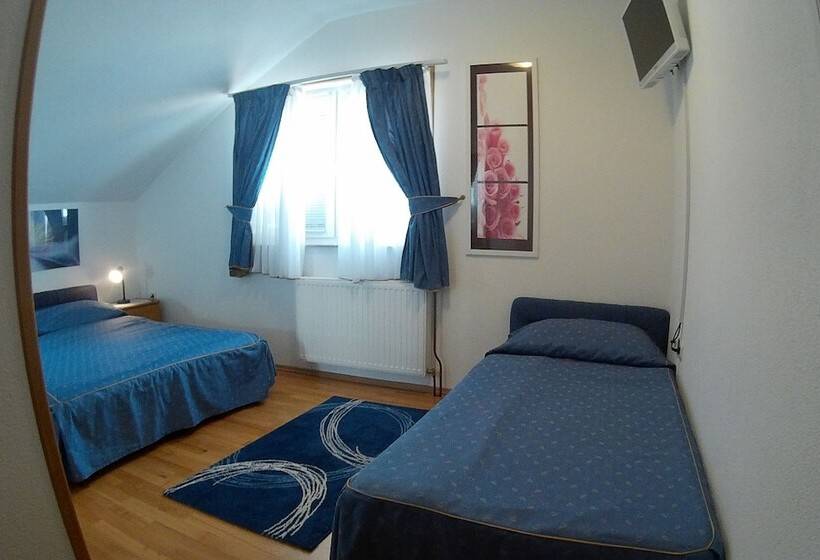 חדר סטנדרט לשלושה עם מרפסת, Plitvice Pension Perisic