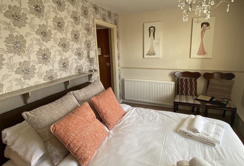 スーペリアールーム, Plumpton Court