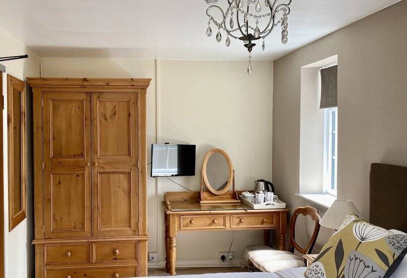 スーペリアールーム, Plumpton Court