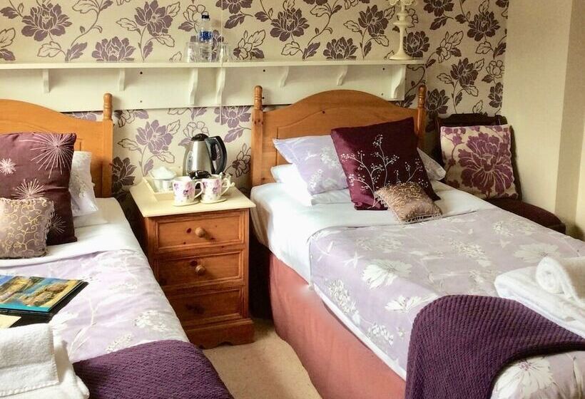 スタンダードルーム, Plumpton Court