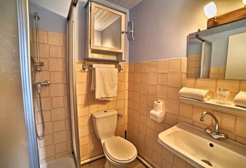 اتاق استاندارد چهار تخته, Restaurant Le Blanchon