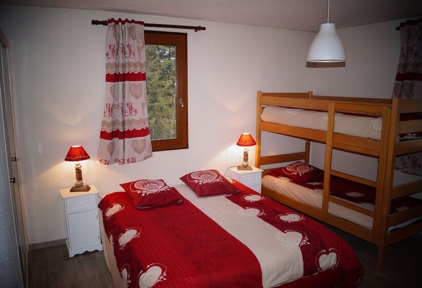 اتاق استاندارد چهار تخته, Restaurant Le Blanchon