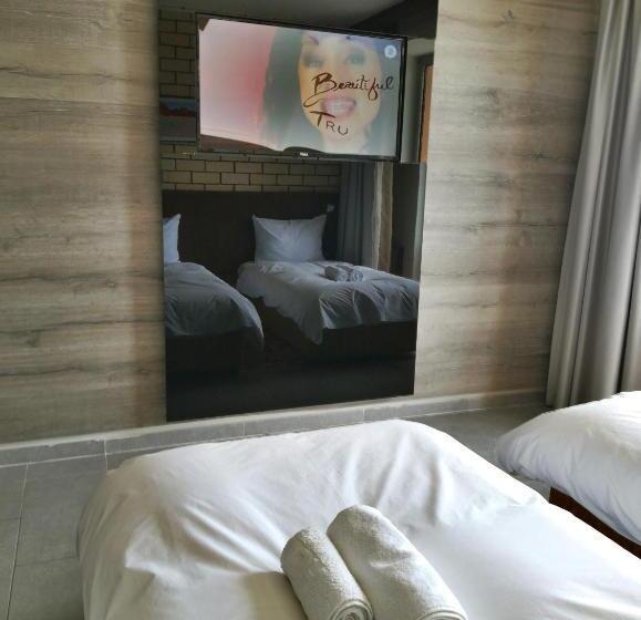 اتاق استاندارد با چشم‌انداز دریاچه, Royal View Hotel And Spa