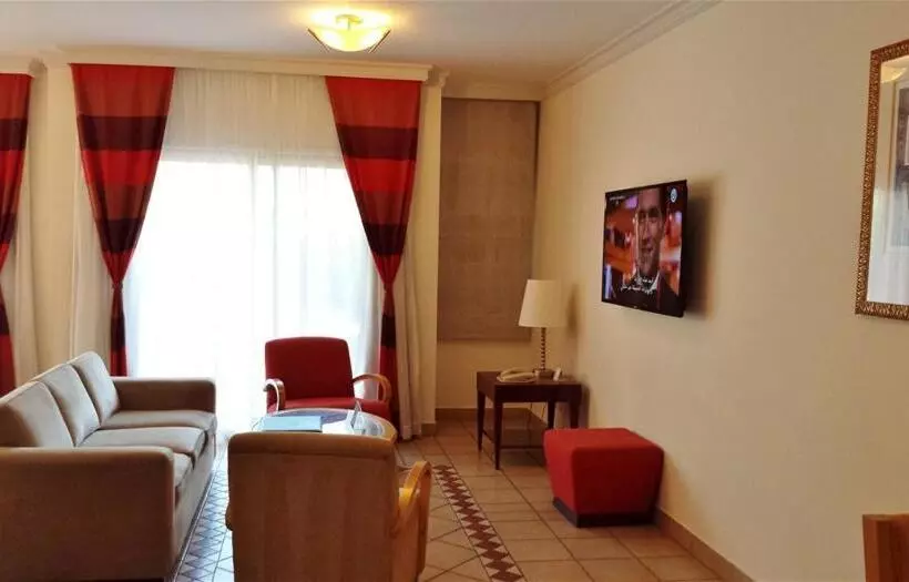 کلبه ییلاقی, Seashell Julaia Hotel And Resort