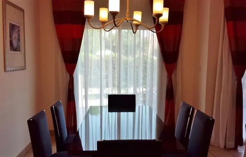 کلبه ییلاقی, Seashell Julaia Hotel And Resort
