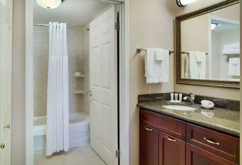 スイート, Staybridge Suites Oakville Burlington, An Ihg