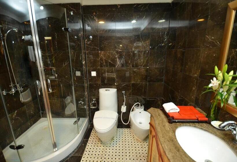 Superior Oda, The Convention Center & Royal Suites