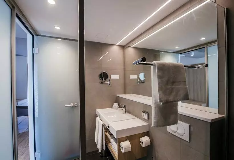 スーペリアスタジオ, Zaton Holiday Resort