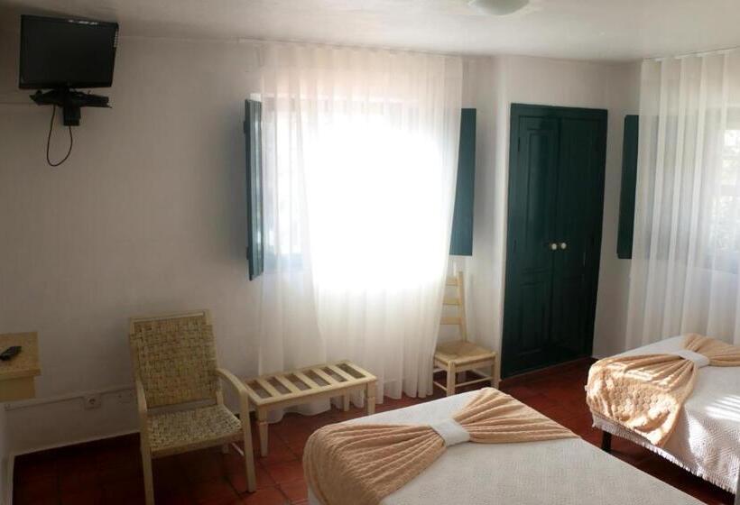 标准三人间, Casa Do Relogio