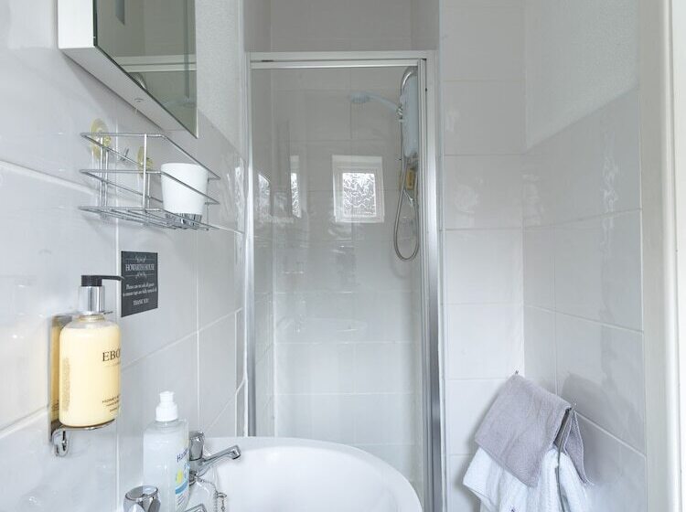 חדר דלוקס יחיד, Howarth House