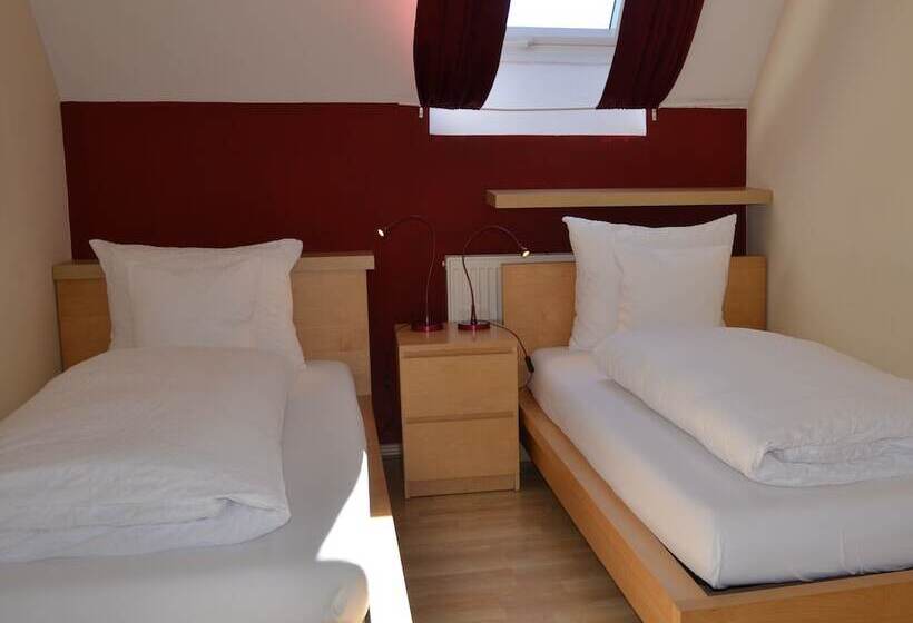 スタンダード4人部屋, Maria