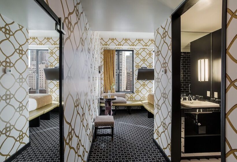 带大床的标准间, 45 Times Square