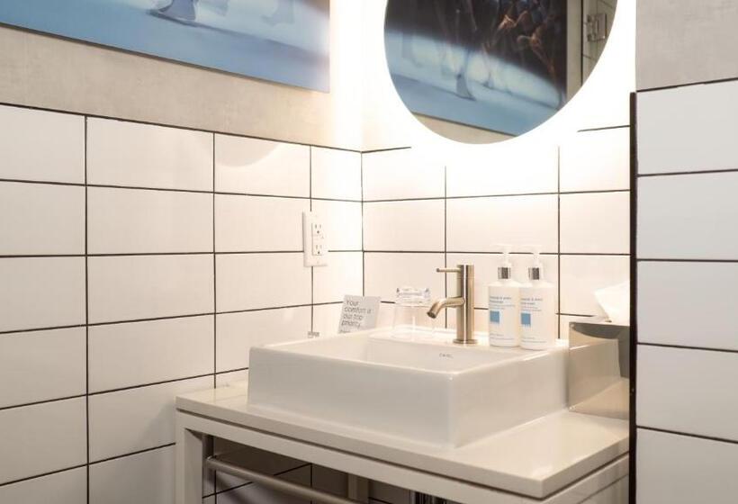 四人标准间, Roomza Times Square At Pestana Cr7