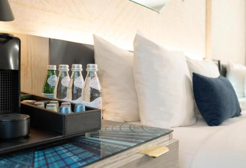 四人标准间, Roomza Times Square At Pestana Cr7