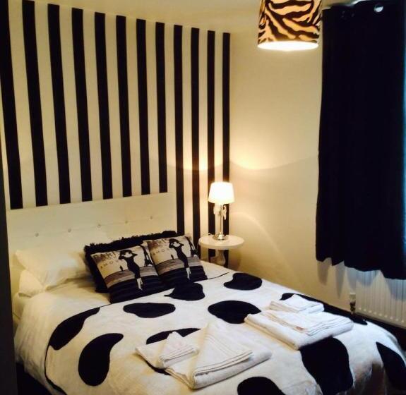 스탠다드 룸, The Swan Taphouse