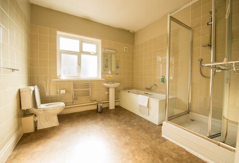 חדר סטנדרט, The Twelve Knights