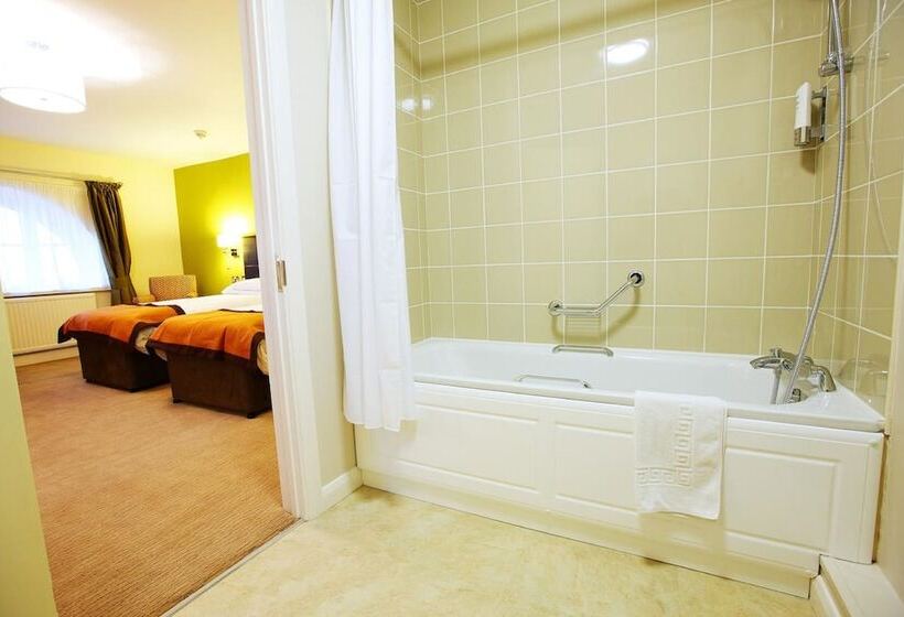 חדר סטנדרט, The Twelve Knights