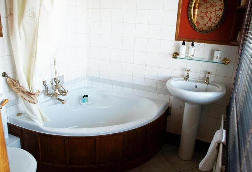 Номер Стандарт, Tower House 1066