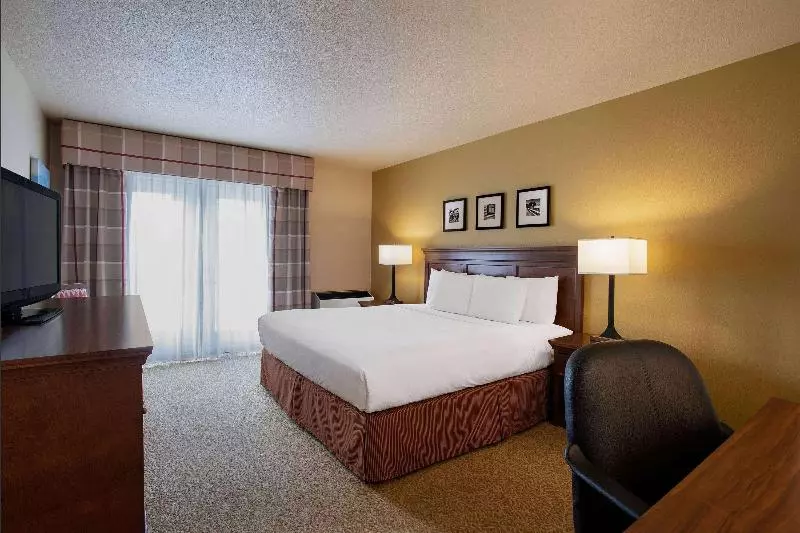 سوئیت با تخت بزرگ, Travelodge Suites By Wyndham Regina Eastgate Bay