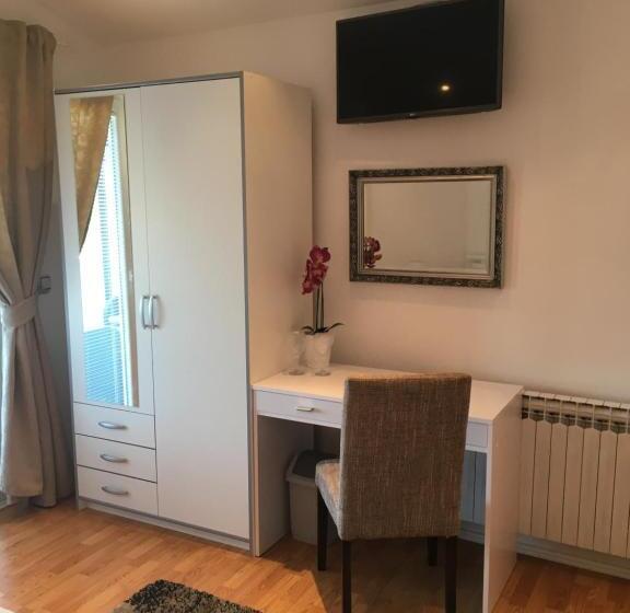 غرفة قياسية, House Zupan