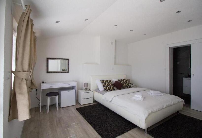 اتاق استاندارد, House Zupan