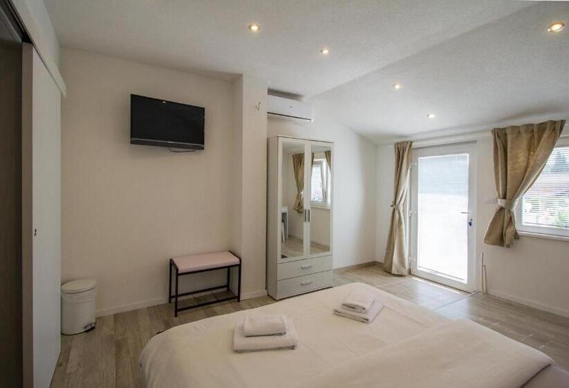 غرفة قياسية, House Zupan