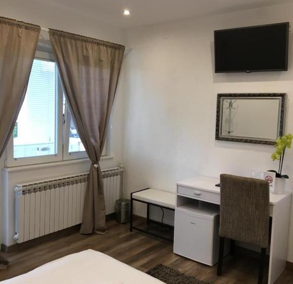 غرفة قياسية, House Zupan