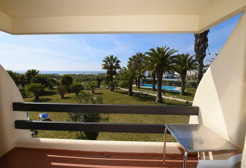 套房带园景, Praia Da Lota Resort - Beachfront Hotel