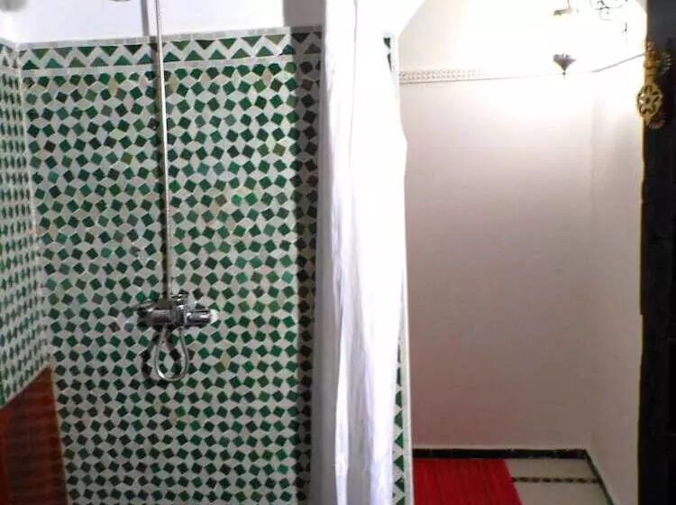 سوییت خانوادگی, Riad A La Belle Etoile