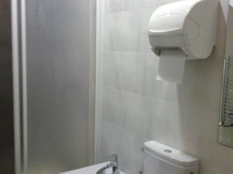 Номер Стандарт Индивидуальный Совместная Ванная, Pension Peiro