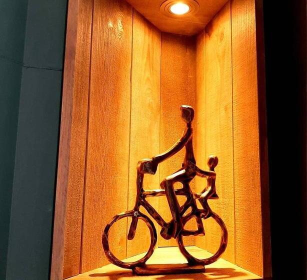 غرفة سوبيريور, Renée Cense