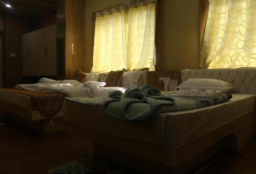 חדר קלאסי לשלושה, Himalaya