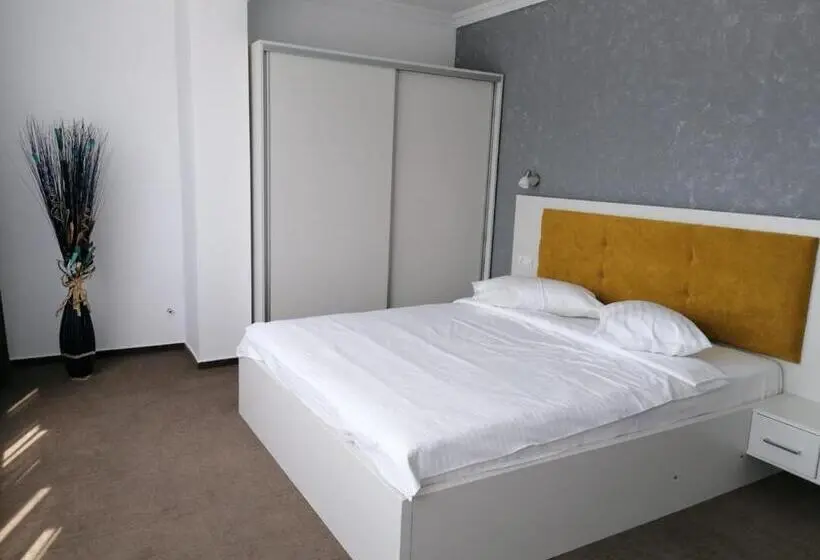 Apartamento 1 Quarto com Balcão, Ilinca