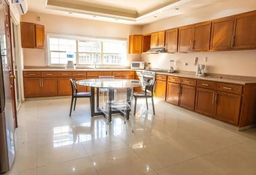 اتاق استاندارد, Room In Guest Room 17 Large Room For Two People