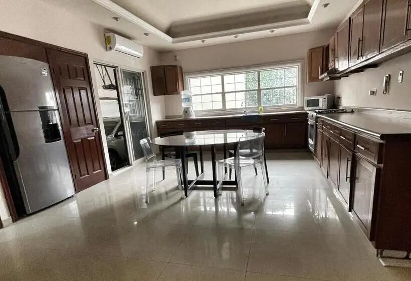 اتاق استاندارد, Room In Guest Room 17 Large Room For Two People