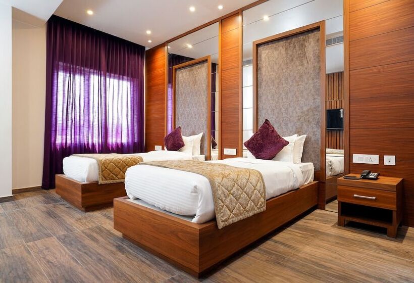 Полулюкс, Nexstay River Mouth International