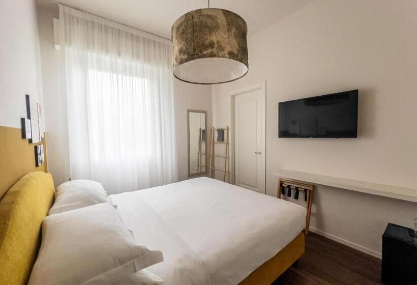 اتاق عادی, Lu. B&b